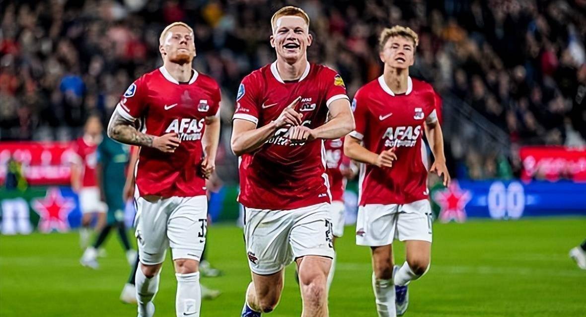 荷甲关键时刻再迎强敌；纽卡斯尔伤情更新；主帅态度——引发热议；心理建设被强调的简单介绍