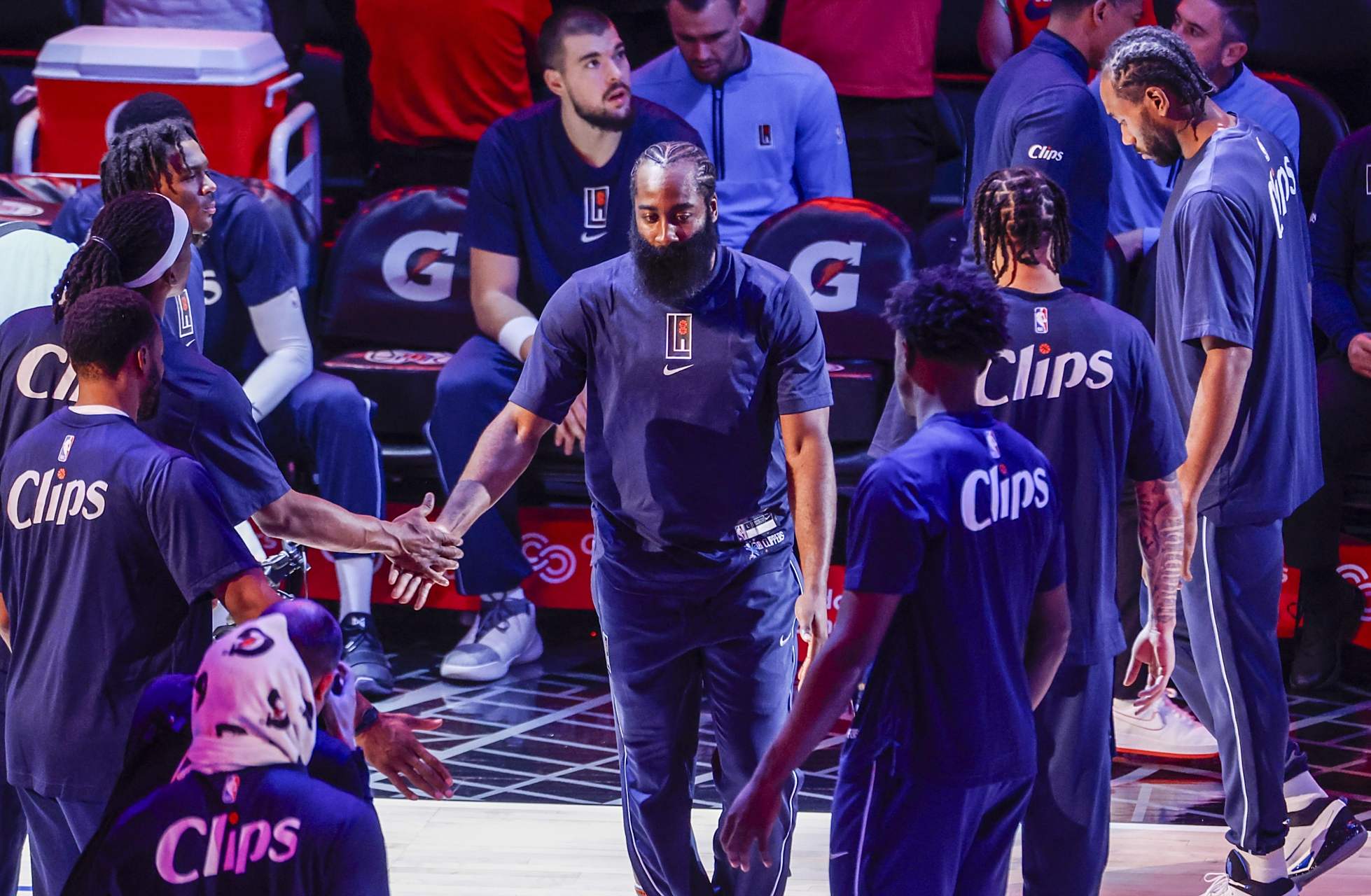 因保守欧洲杯神锋坐穿替补席