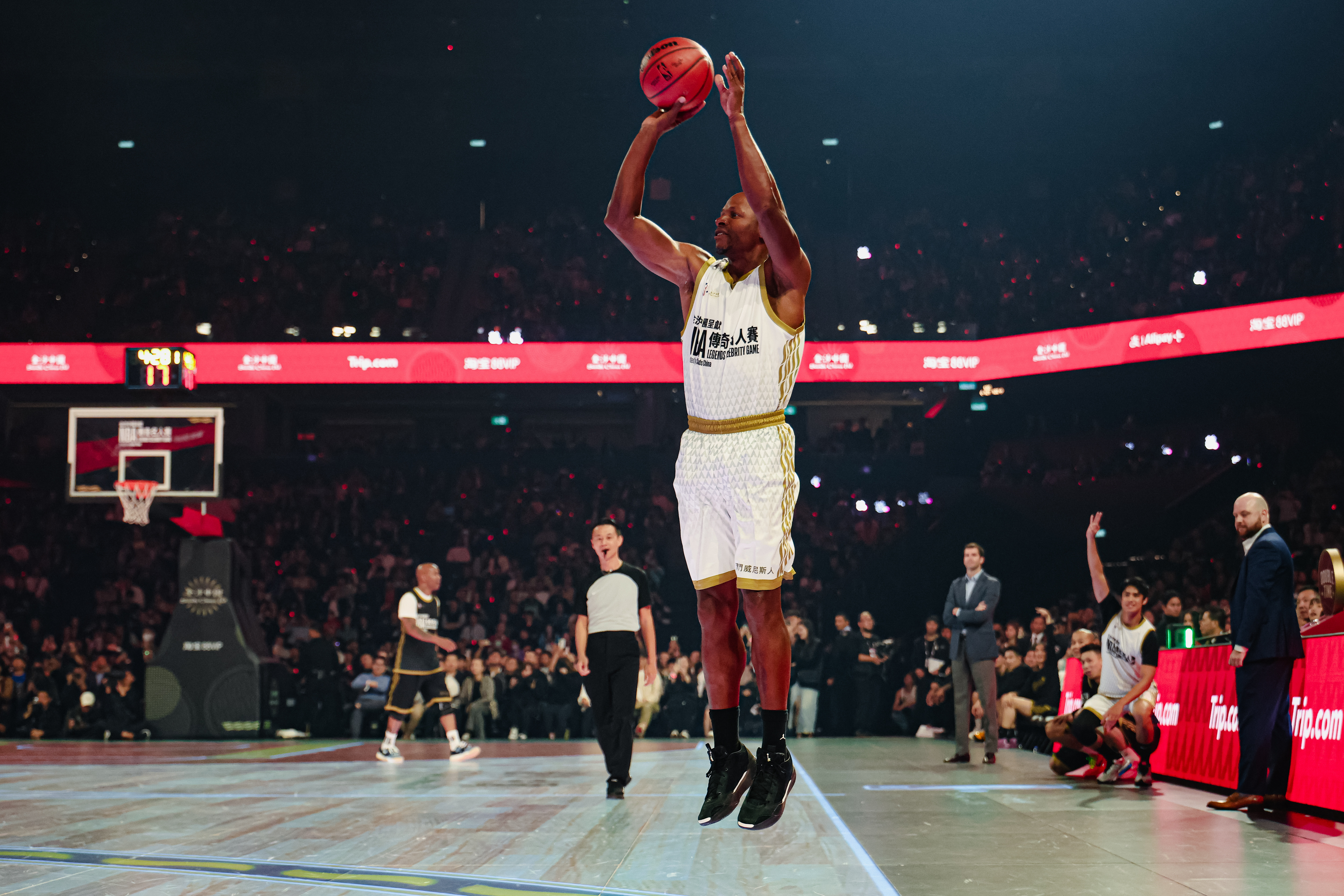 清晨菲尼克斯太阳更衣室发声：NBA总决赛节点到来，引发热议，团队化学反应显著的简单介绍-开云体育登录