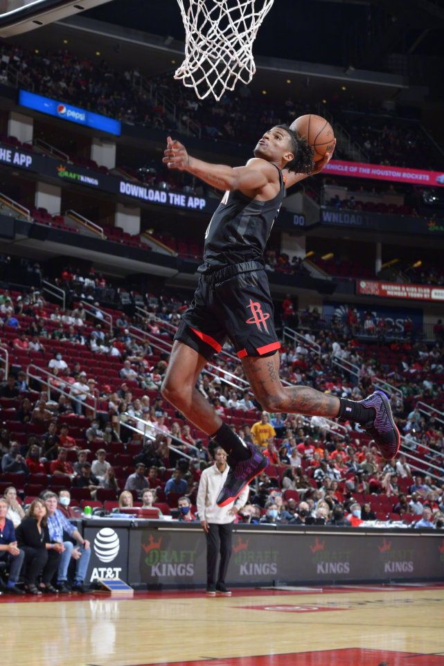 芝加哥公牛训练开放日；今夜再遭质疑引欢呼；NBA总决赛在即；年轻球员得到机会的简单介绍